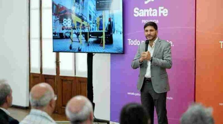 Pullaro impulsa una inversión de casi $ 10.000 millones para sumar 88 ambulancias y fortalecer el sistema de salud pública