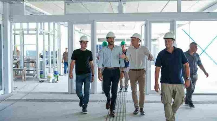 La nueva Escuela Echeverría supera el 90 % de avance: “Cada obra que prometemos, la empezamos y terminamos”, afirmó Pullaro