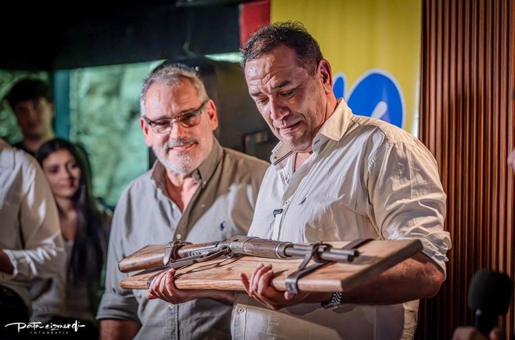 Da Silva recibió de regalo un rifle usado en la última insurrección de Aparicio Saravia contra Batlle y Ordoñez