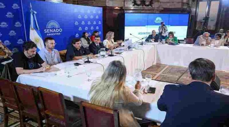 Ley de Propiedad privada: extranjeros sin límite, la reforma que genera división entre LLA y sus aliados