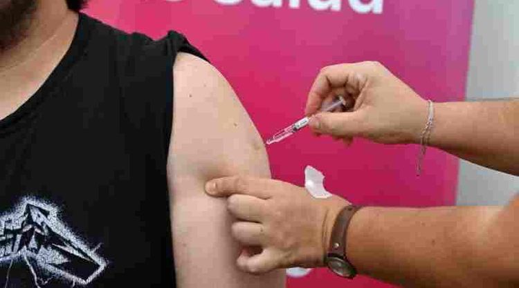 La campaña de vacunación antigripal en la provincia, ya alcanzó a casi 350.000 santafesinos