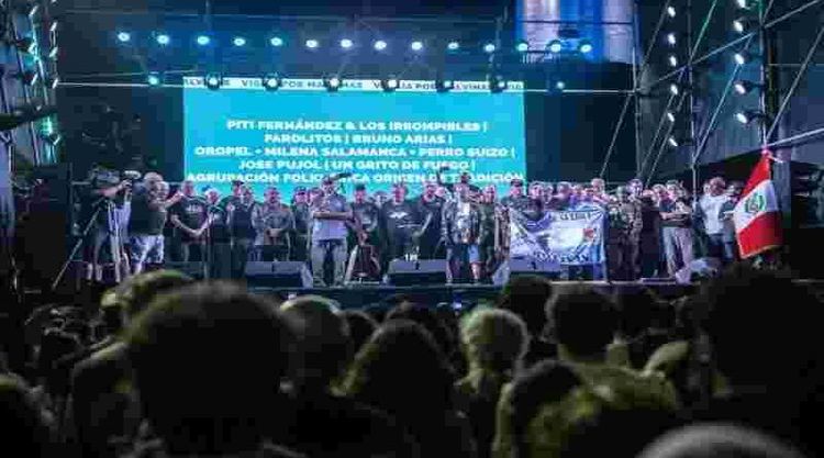 Vigilia: una multitud se reunió en el Monumento para homenajear a los caídos en Malvinas
