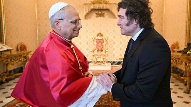 Javier Milei recibirá a León XIV al pie del avión y habrá una bilateral a solas en Casa Rosada