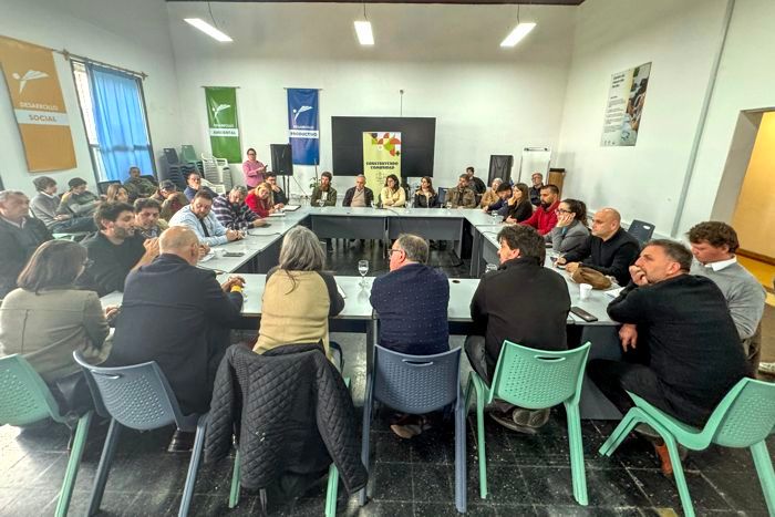 La ministra de Transporte y Obras Públicas, realizó reuniones de exposición e intercambio con el intendente de Canelones, alcaldes y demás autoridades canarias