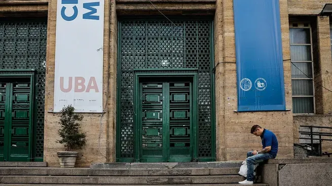 Docentes universitarios convocaron a un paro de hasta 72 horas y condicionaron la medida a una suba salarial