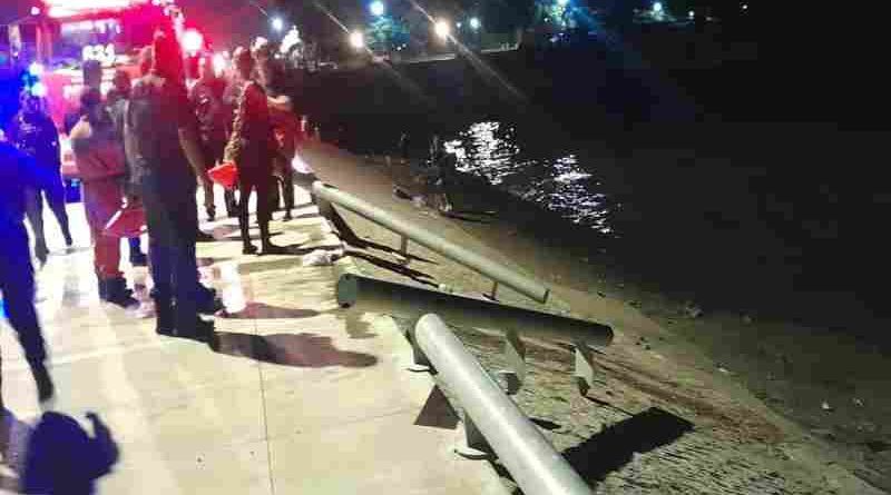 Pescadores rescataron a una mujer y a su hija tras caerse una camioneta al río