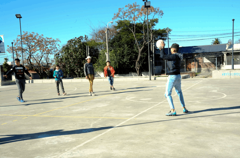 Plan de iluminación de canchas de fútbol infantil apunta a fortalecer el desarrollo comunitario en todo el país