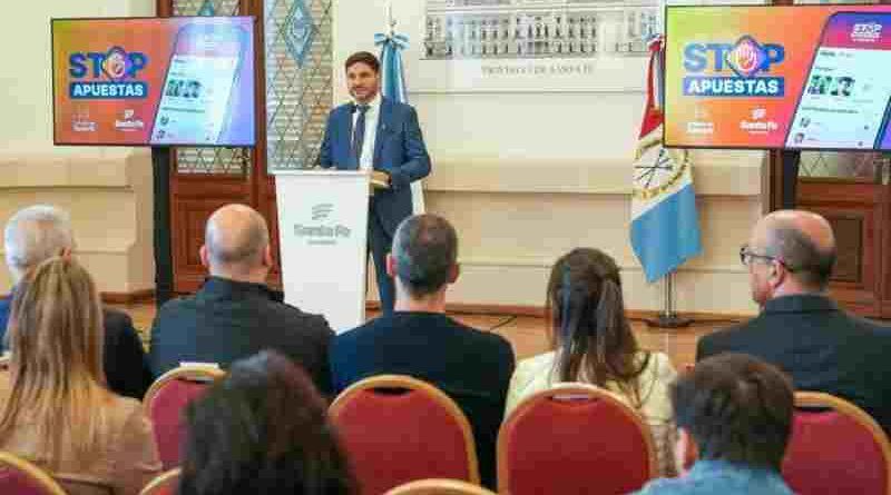 Pullaro presentó una app para que los padres puedan controlar los sitios digitales a los que acceden los menores