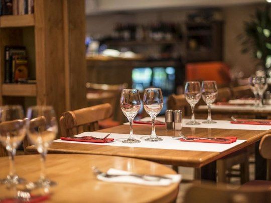 Bares y restaurantes sienten el desplome del consumo: Puerto Madero y Palermo, en alerta