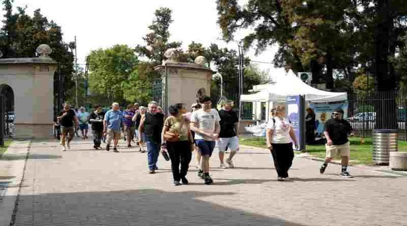 El Outlet Rosario abrió sus puertas y convocó a más de 10 mil personas en el primer día