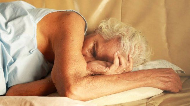 Por qué las siestas por la mañana son señales de deterioro cognitivo, según la ciencia