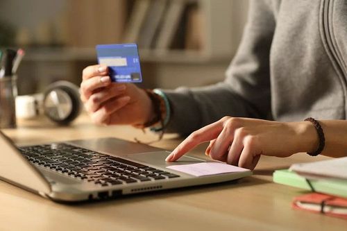 Compras de argentinos al exterior siguen batiendo récords