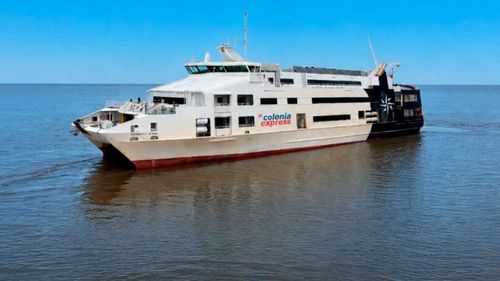 Colonia Express recolecta firmas para que Buquebus le permita zarpar desde Montevideo
