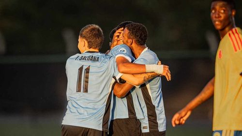 Uruguay 2-0 Colombia: Brizuela firmó dos golazos de tiro libre y la Celestita vive, aunque con el alma en vilo