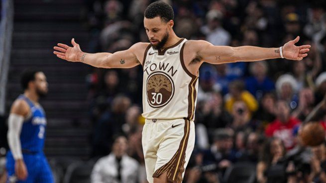 De cuánto es la fortuna de Stephen Curry, la estrella de la NBA con sueldo récords