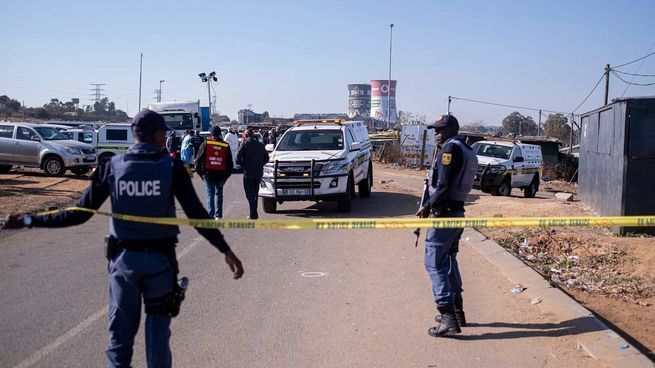Masacre en Sudáfrica: 27 muertos en dos tiroteos cerca de Johannesburgo y Ciudad del Cabo y preocupa una ola de violencia