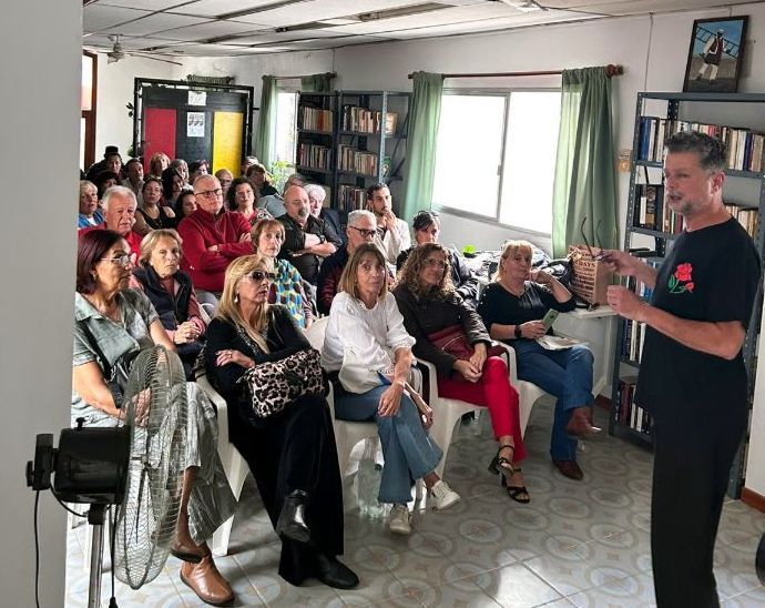 El Músico y Antropólogo Juan Berhau brindótaller sobre las distintas épocas del Tango