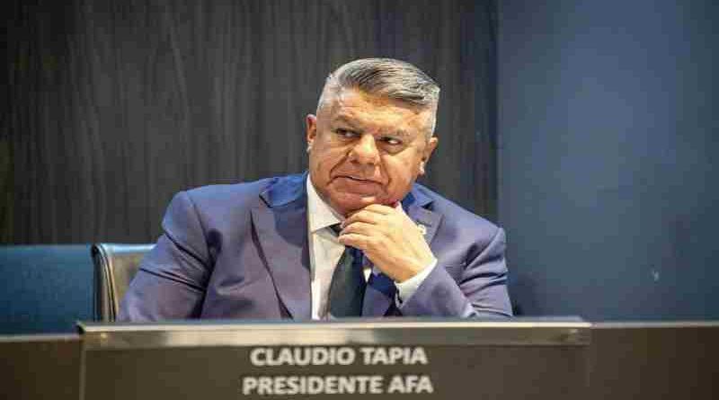 Autorizaron a Tapia a salir del país