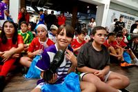 Niños y niñas del fútbol infantil canario conocieron el Complejo Uruguay Celeste Recibieron calzado deportivo fabricado por una cooperativa pandense