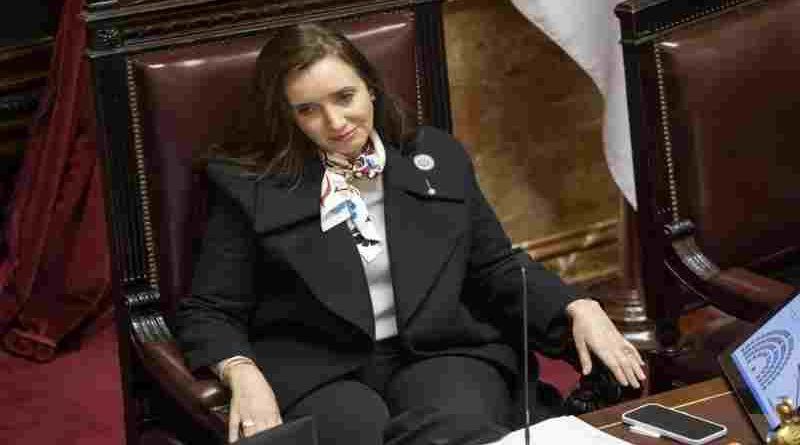 “Ahí estaba lo peor de la casta política”: Teléfono para Adorni de parte de Villarruel, tras bajarse de la misa de Luján